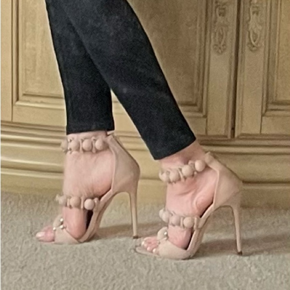 🔥♥️NIB Nude Sandals with decorative balls & metallic rivets - Picture 10 of 15
